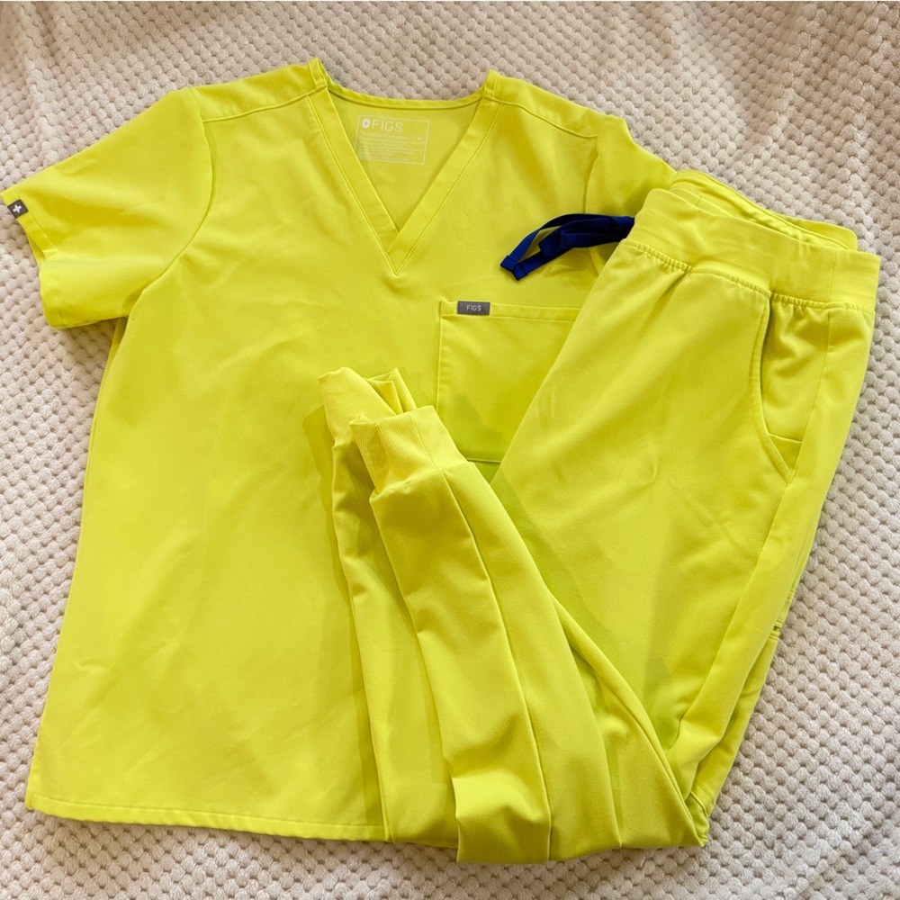 Figs Bright Yellow Scrub Set